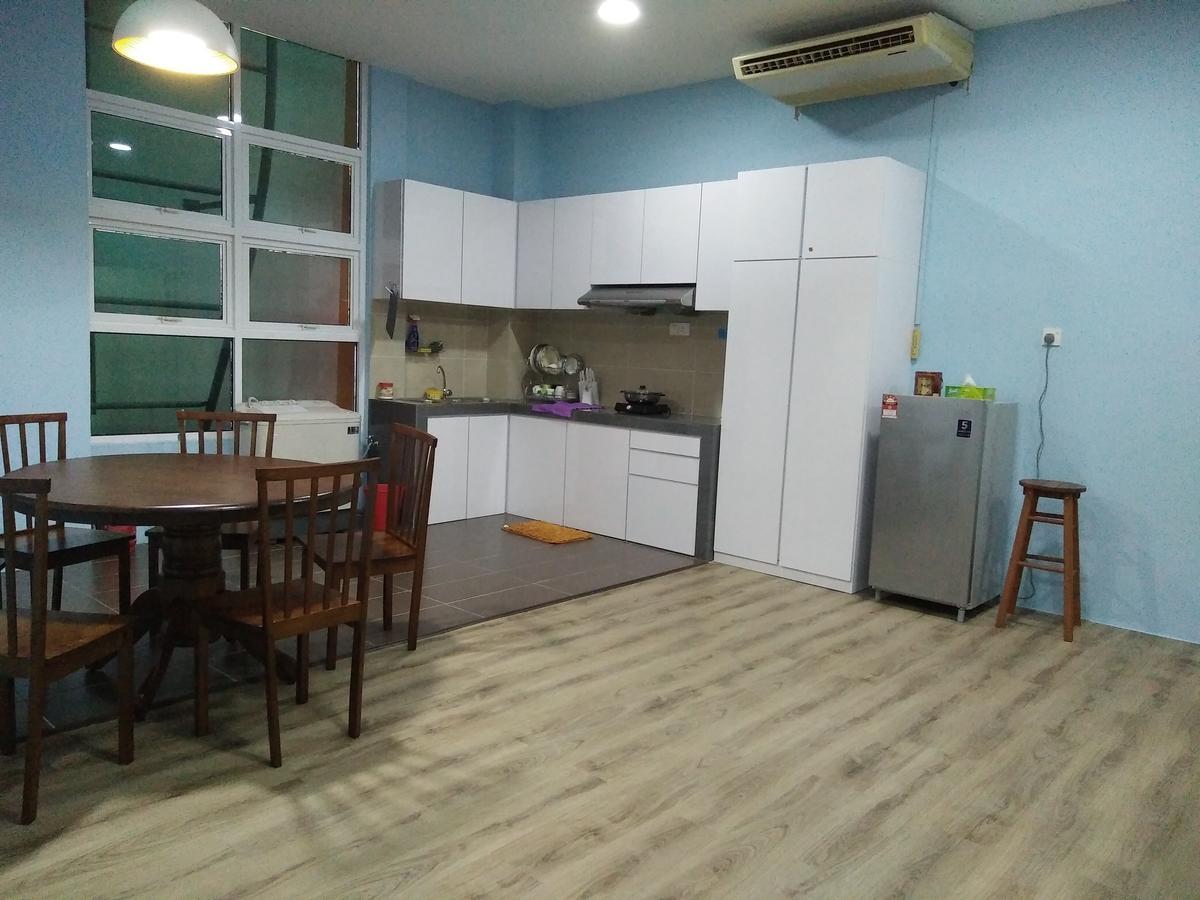 Xenia Homestay Kuching Exterior foto